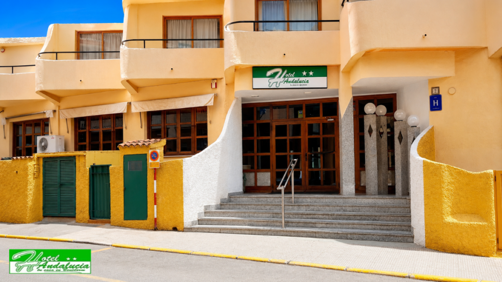 Fachada del Hotel Andalucía, hotel céntrico en Benidorm