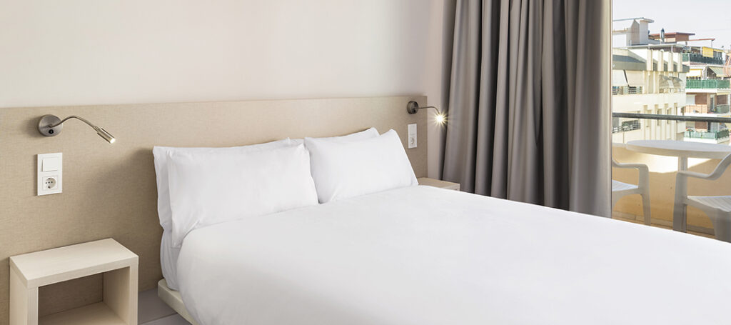 Habitación del Hotel Andalucía para disfrutar de Benidorm del 3 al 9 de agosto