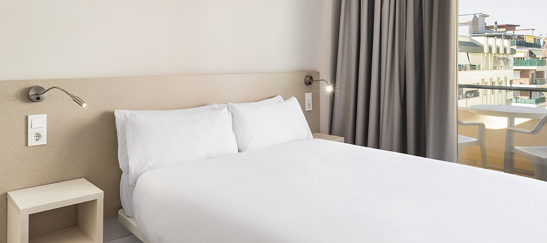 Habitación del Hotel Andalucía para disfrutar de Benidorm del 3 al 9 de agosto